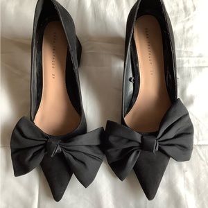 Zara Black pointy heels with big bow